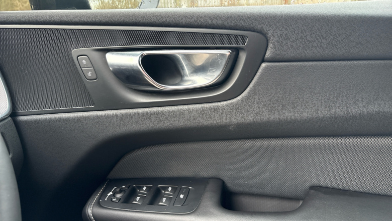 Volvo Xc60 2.0 B4D R DESIGN 5dr AWD Geartronic Diesel Estate